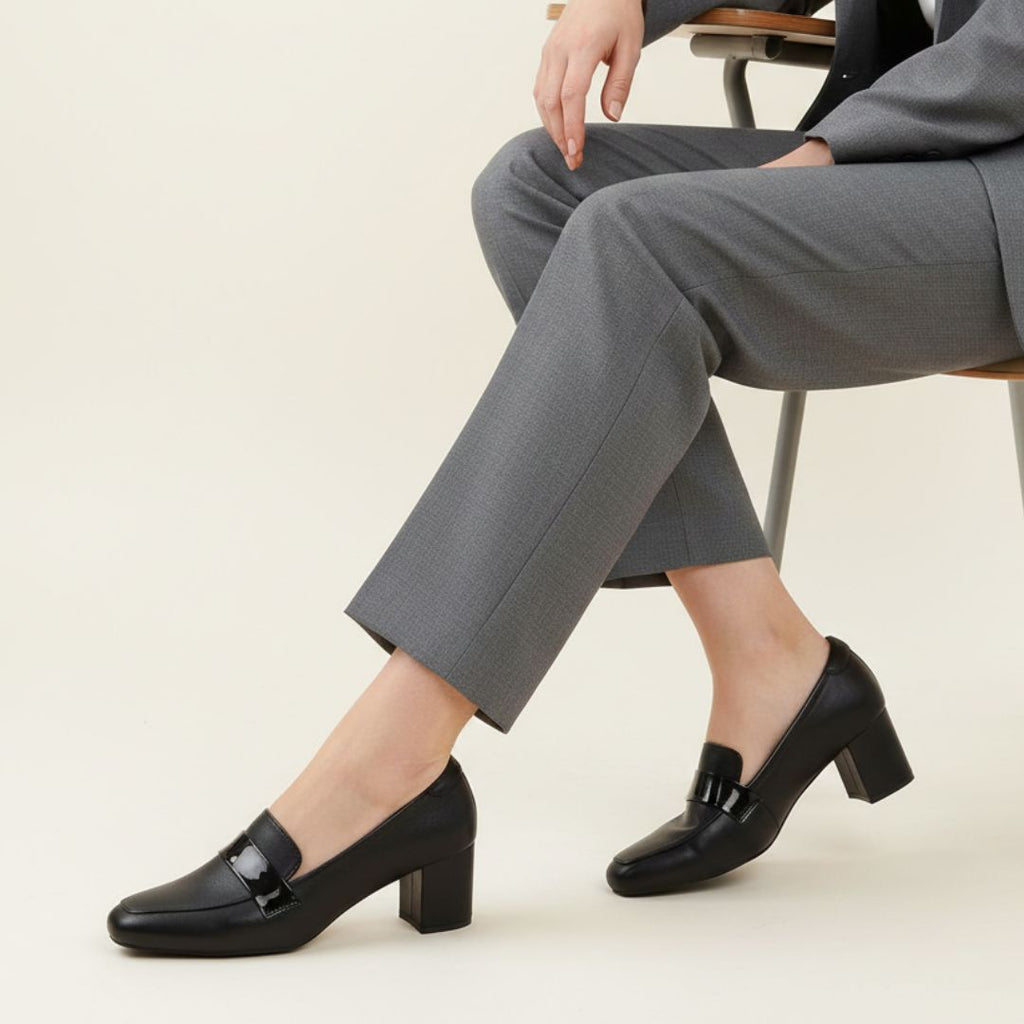 The Virelia — Black Pump